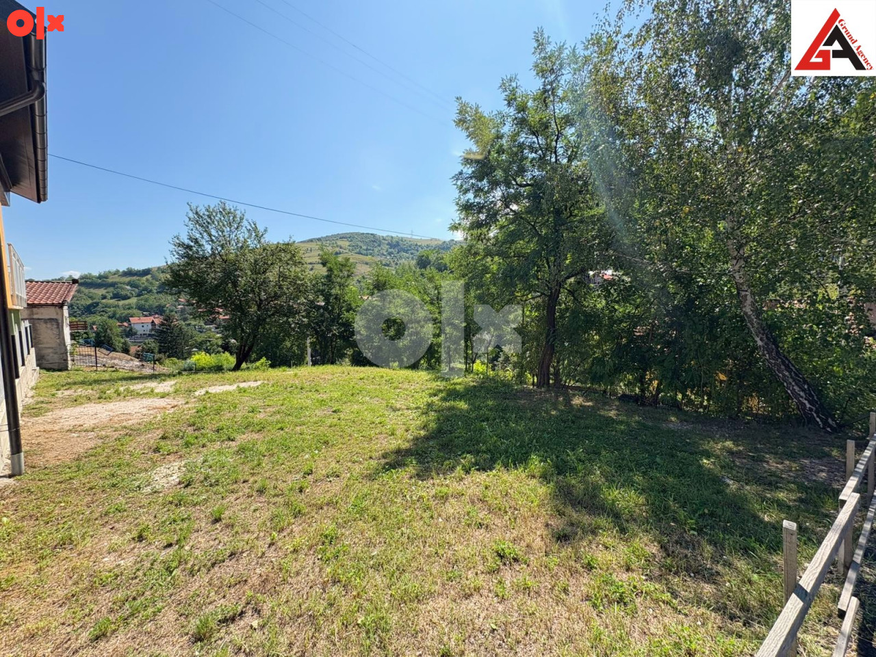 Kuća 300 m2 stamb. prostora sa garažom i 550 m2 okućnice - Zenica 21