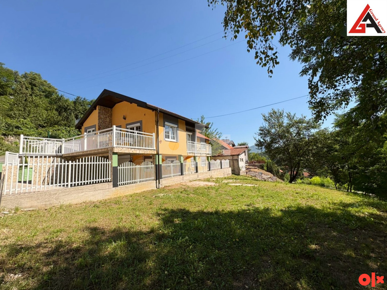 Kuća 300 m2 stamb. prostora sa garažom i 550 m2 okućnice - Zenica 22