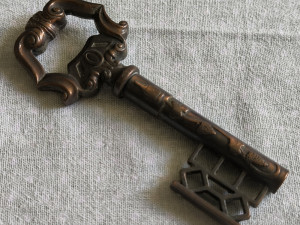 Stari otvarač za vinske i obične boce - flaše ključ Italija