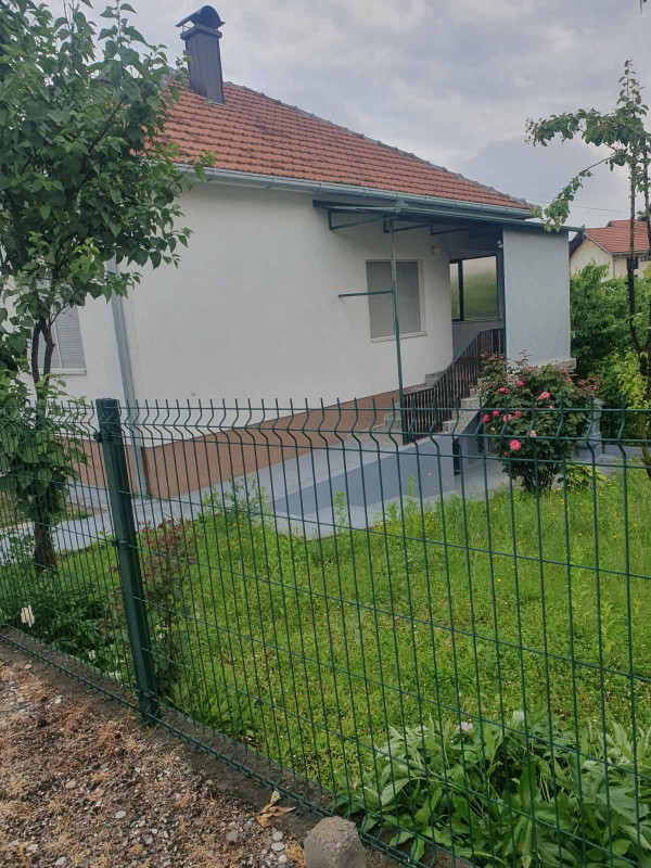 Sigenx prodaje/kuća i okućnica/ Modriča 4
