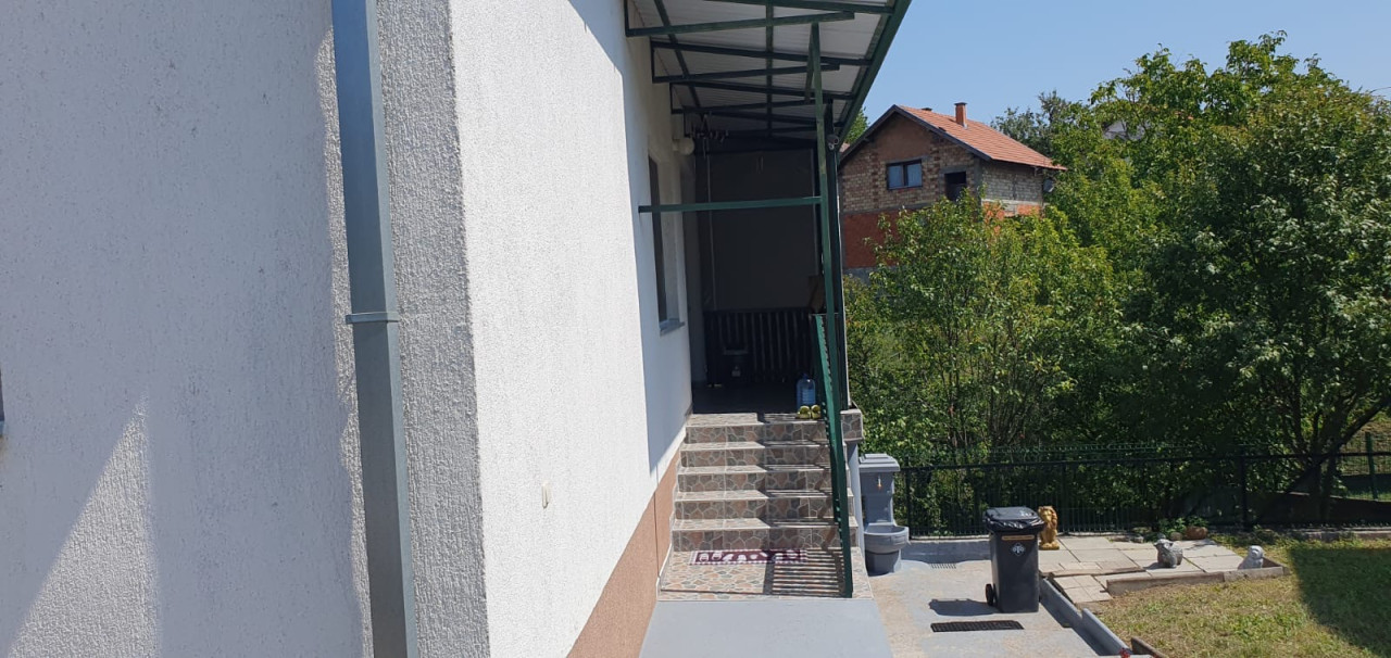 Sigenx prodaje/kuća i okućnica/ Modriča 5