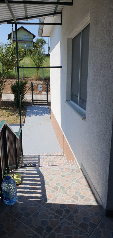 Sigenx prodaje/kuća i okućnica/ Modriča 6