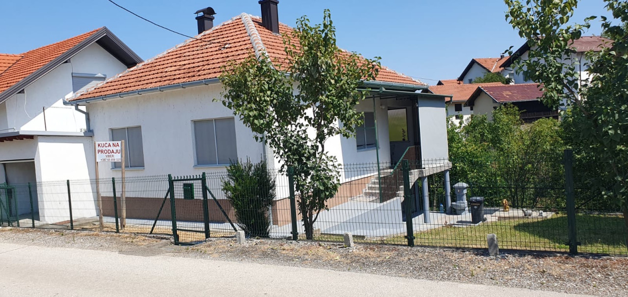 Sigenx prodaje/kuća i okućnica/ Modriča 2