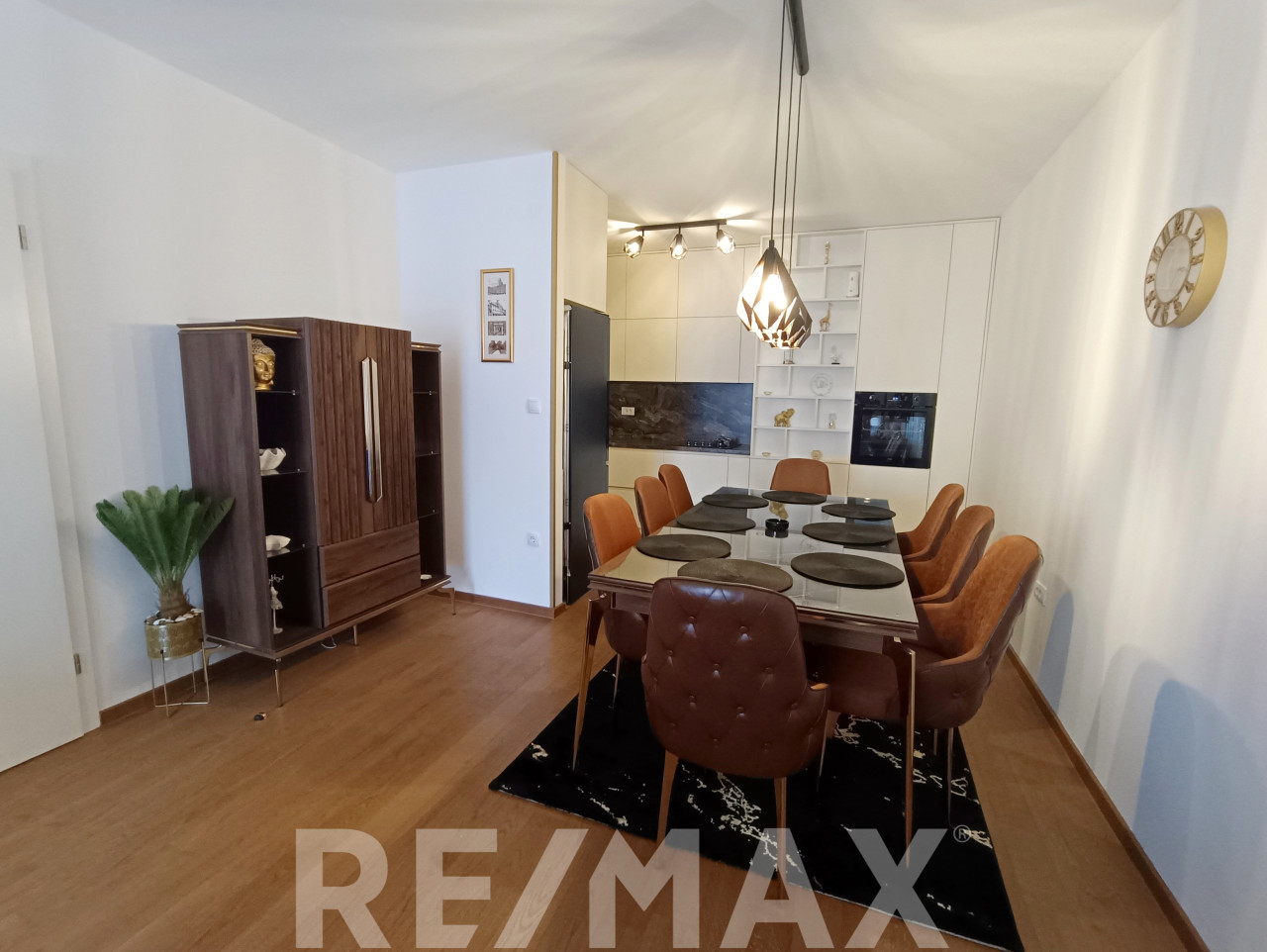 Luksuzan, nov trosoban stan 80m2 sa dva garažna mjesta, Ada 9