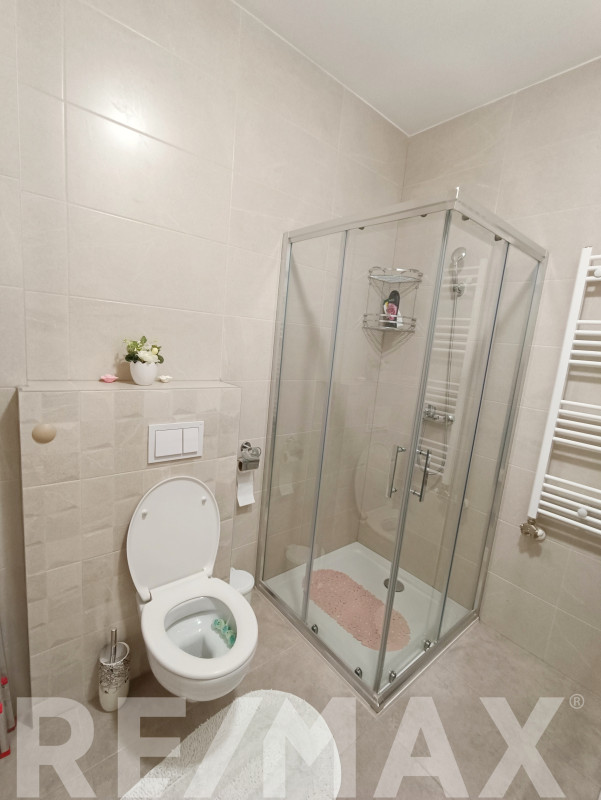 Luksuzan, nov trosoban stan 80m2 sa dva garažna mjesta, Ada 22