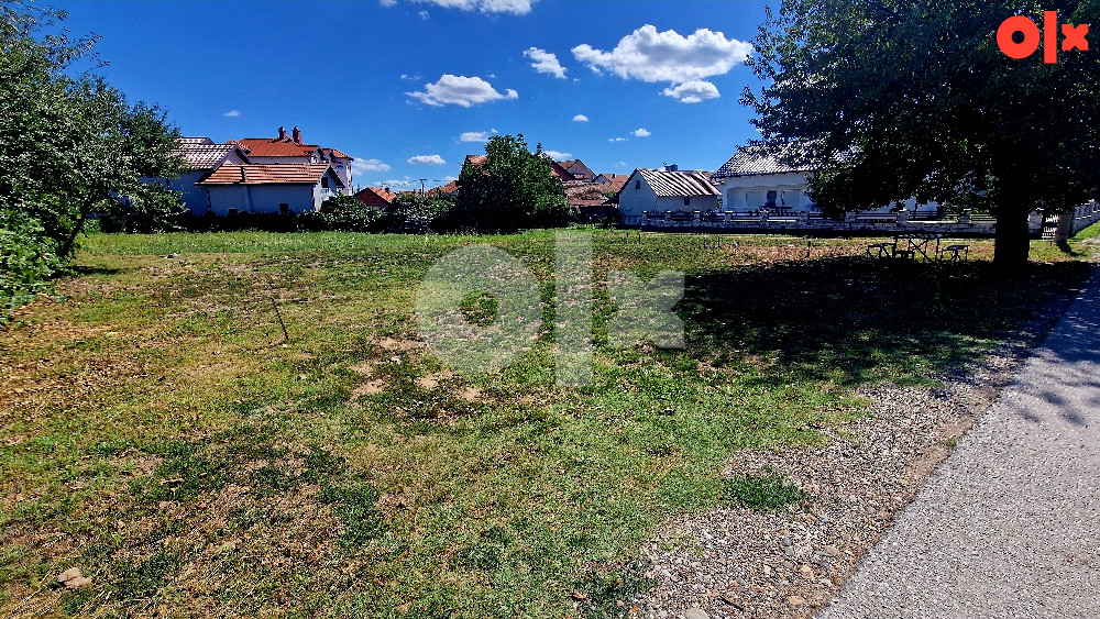 Plac sa građevinskom dozvolom zemljište Bijeljina