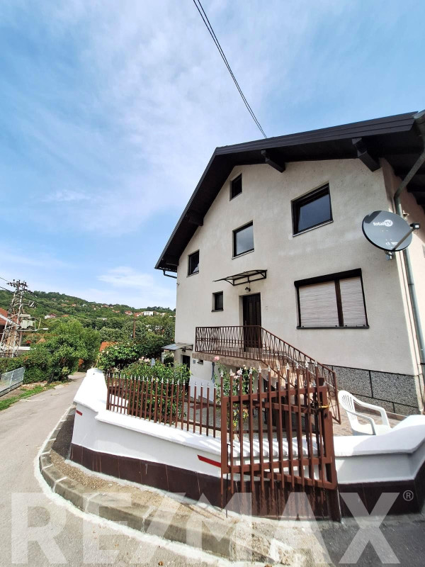 ODLIČNA KUĆA sa tri stambene jedinice, pomoćnim objektom, garažom 3