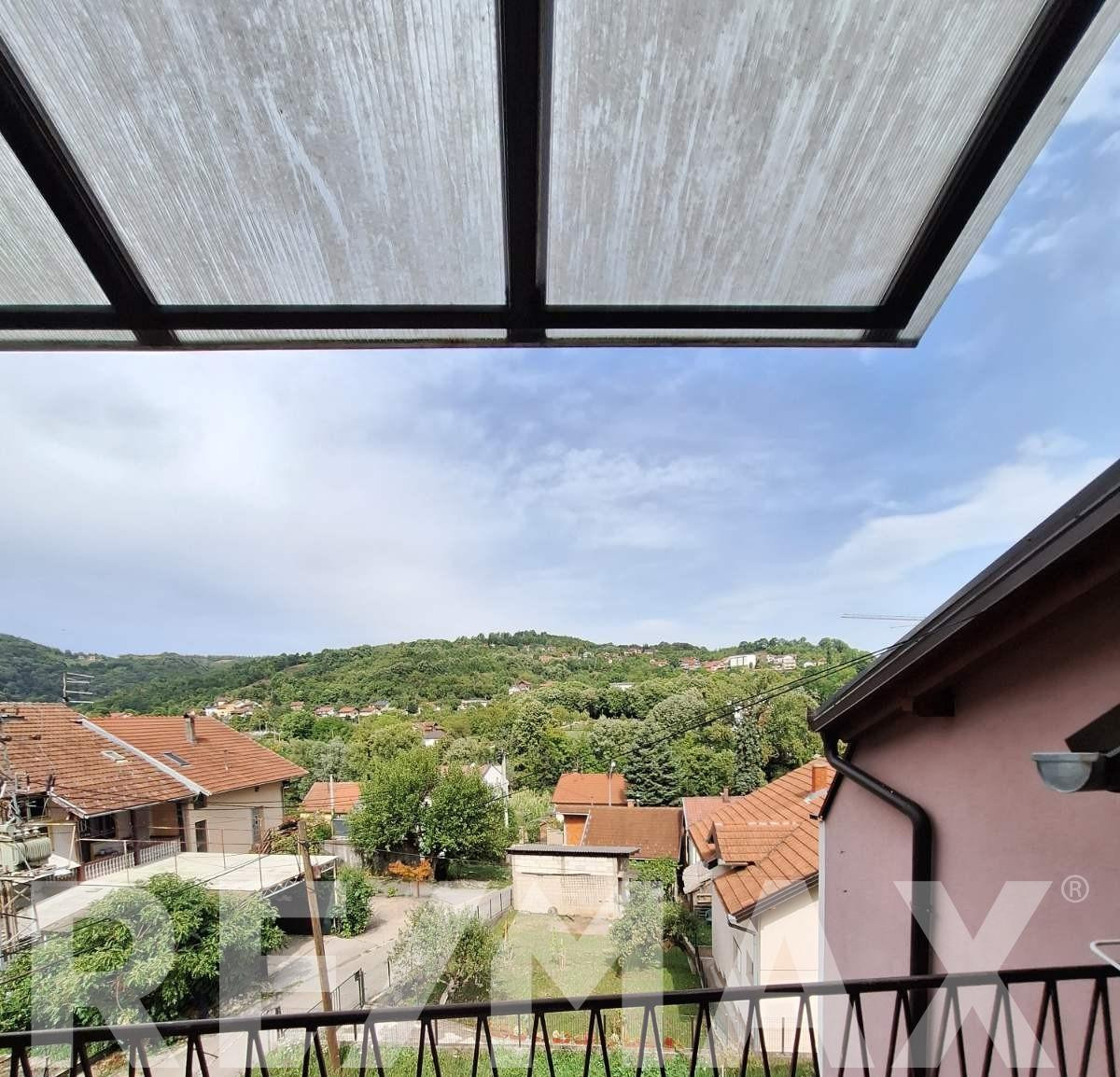 ODLIČNA KUĆA sa tri stambene jedinice, pomoćnim objektom, garažom 14