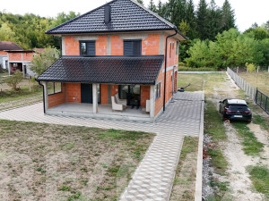 Luskuzno opremljena kuća na prodaju - Kuljani