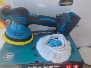 Aku polirka makita velika sa brzinama i dodacima