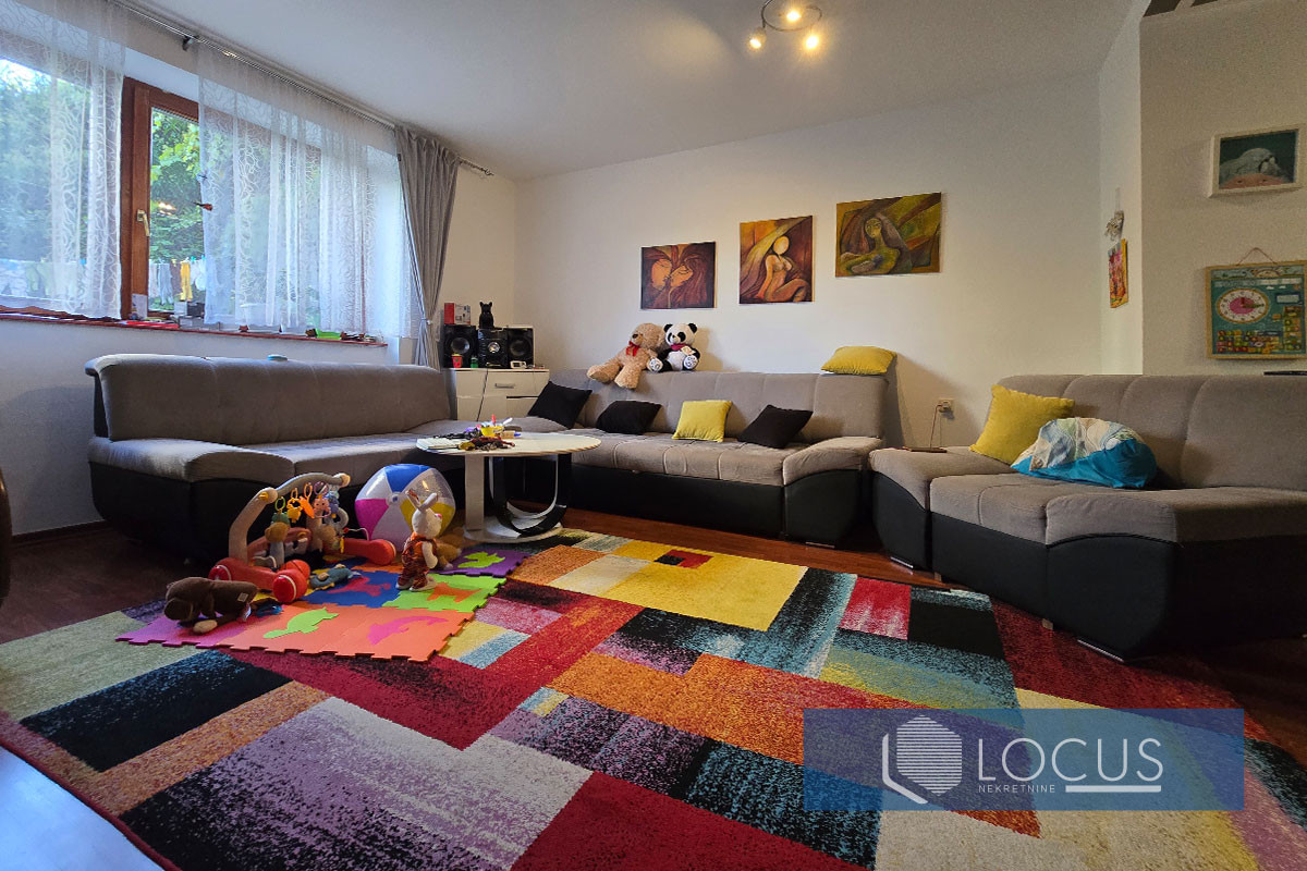 LOCUS:Trosoban stan sa garažom, Čobanija, Centar 3