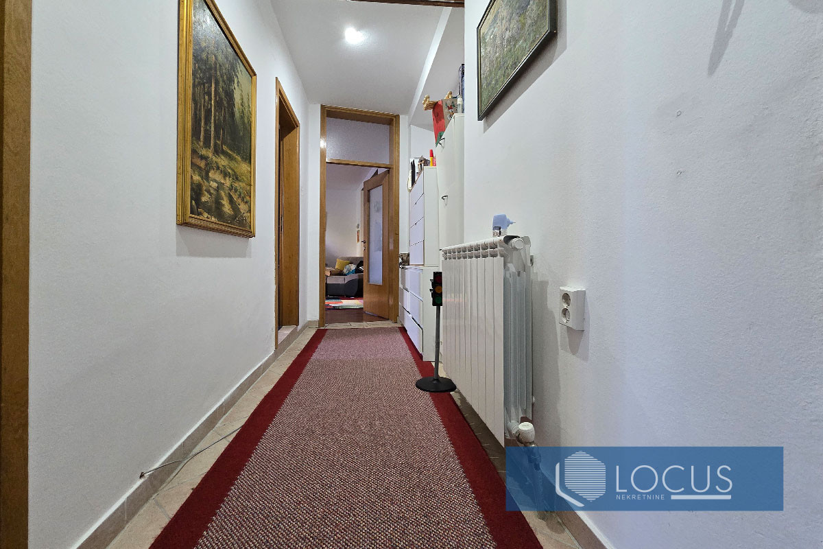 LOCUS:Trosoban stan sa garažom, Čobanija, Centar 10
