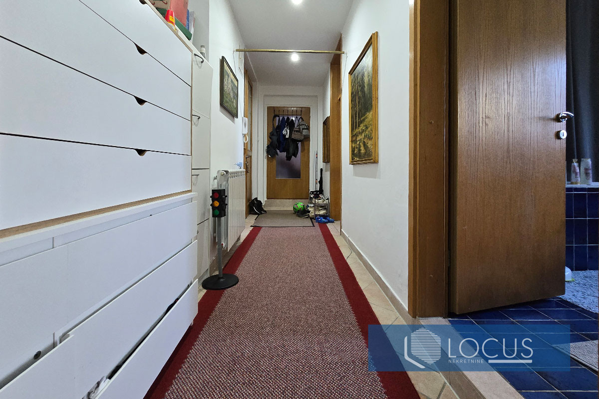 LOCUS:Trosoban stan sa garažom, Čobanija, Centar 11