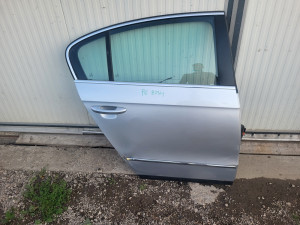 Zadnja desna vrata za Passat 6 Pasat b6 ostecena limuzina 8234