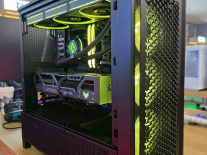 GAMING PC AMD Ryzen 7 9800X3D 32GB ASUS RTX 5080 18GB