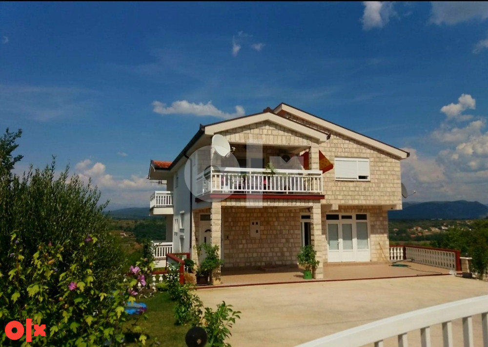Kuća sa bazenom Aladinici Stolac 400m2 660,000km
