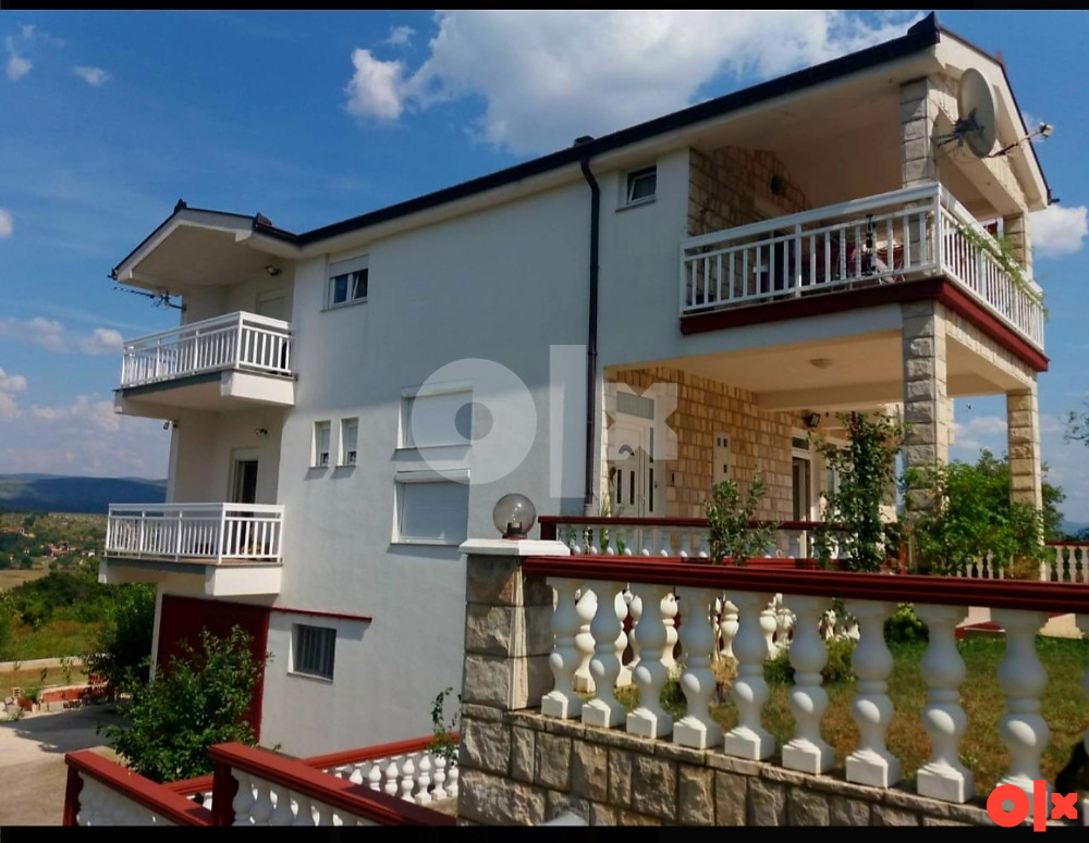 Kuća sa bazenom Aladinici Stolac 400m2 660,000km 2