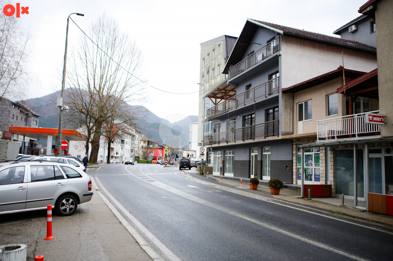 Izdaje se poslovni prostor 150m2 na magistrali M17  Konjic 7