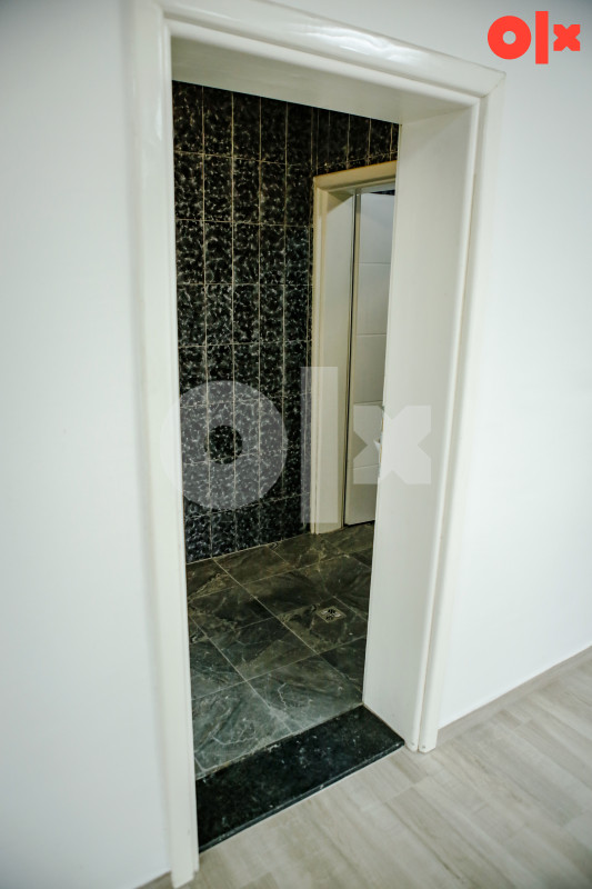Izdaje se poslovni prostor 150m2 na magistrali M17  Konjic 9