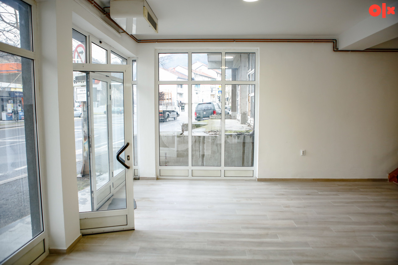 Izdaje se poslovni prostor 150m2 na magistrali M17  Konjic 12