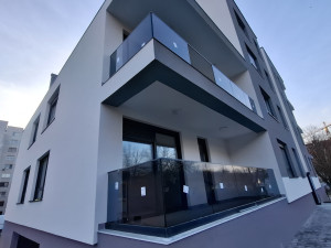 Staklena balkonska ograda