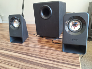 Logitech z213 zvucnici