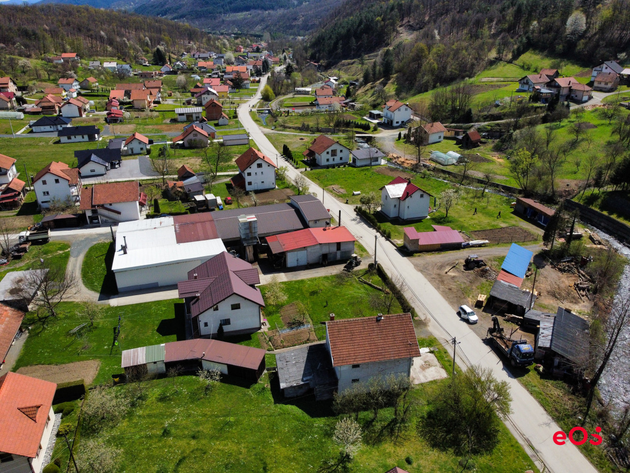 EOS / Stambeno poslovni objekat / Papratnica / 230 m2 + 1.135 m2 2