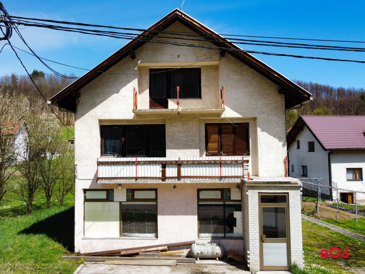 EOS / Stambeno poslovni objekat / Papratnica / 230 m2 + 1.135 m2 3
