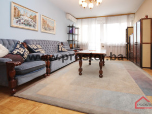 PROSTOR izdaje: Četverosoban stan sa garažom i balkonom, Mejtaš