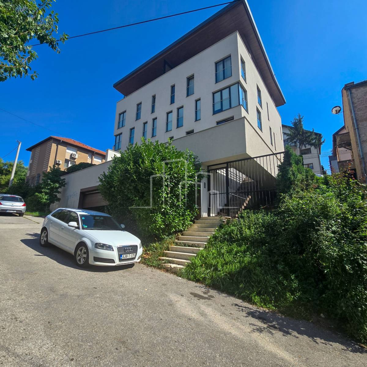 Rezidencijalni stan 195m2 Banjalučka Najam