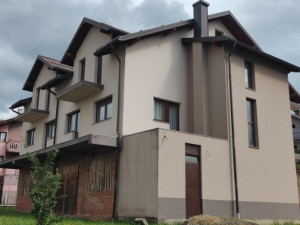Kuća Duplex Pale, Luke, 500m2, 650m2 okućnice, dvije zasebne kuće