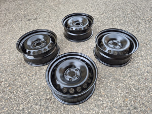 NOVE celicne felge 17 5x114.3 Dacia Duster 7J ET37