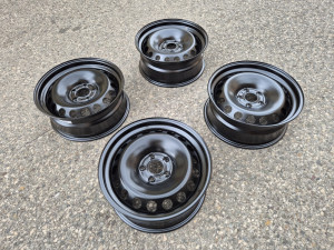 NOVE celicne felge 17 5x114.3 Nissan X-Trail 7J ET37