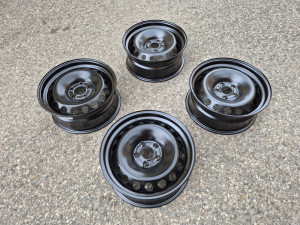 NOVE celicne felge 17 5x114.3 Renault Austral 7J ET37