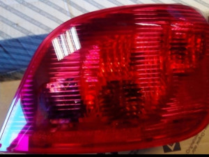 Stopka desna 3-5 vrata Original peugeot pezo 307 01-