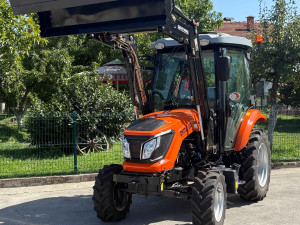 Traktor Zentrac 604 sa kabinom i utovarnom kašikom 65 KS