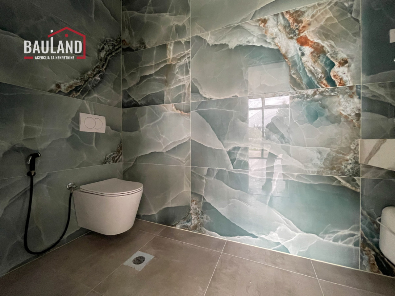 BAULAND/ Moderan poslovni prostor 104m2/ Dobrinja 13