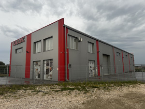 POSLOVNA HALA 1200m2 ZIVINICE SKLADISNI PROSTOR