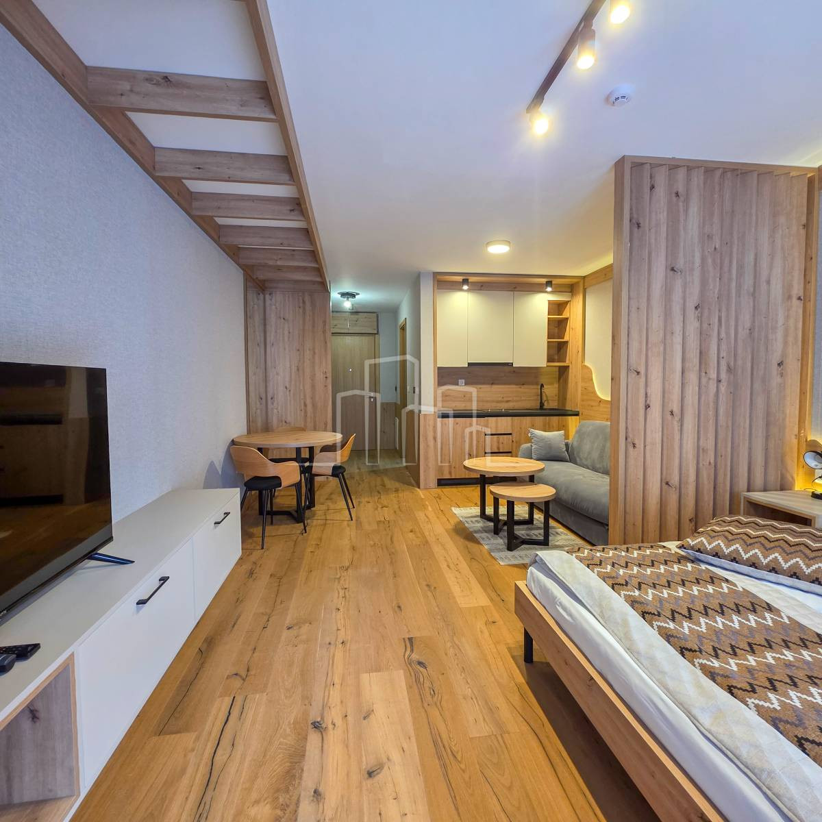 Studio apartman sa balkonom 36m2 opremljen Jahorina 10