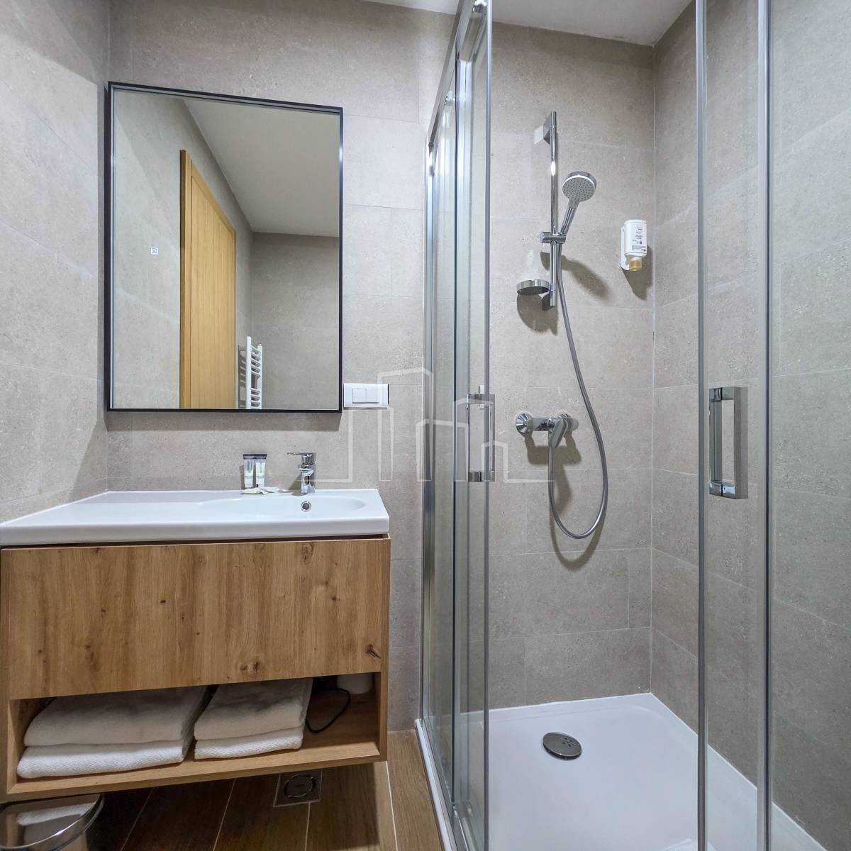 Studio apartman sa balkonom 36m2 opremljen Jahorina 16