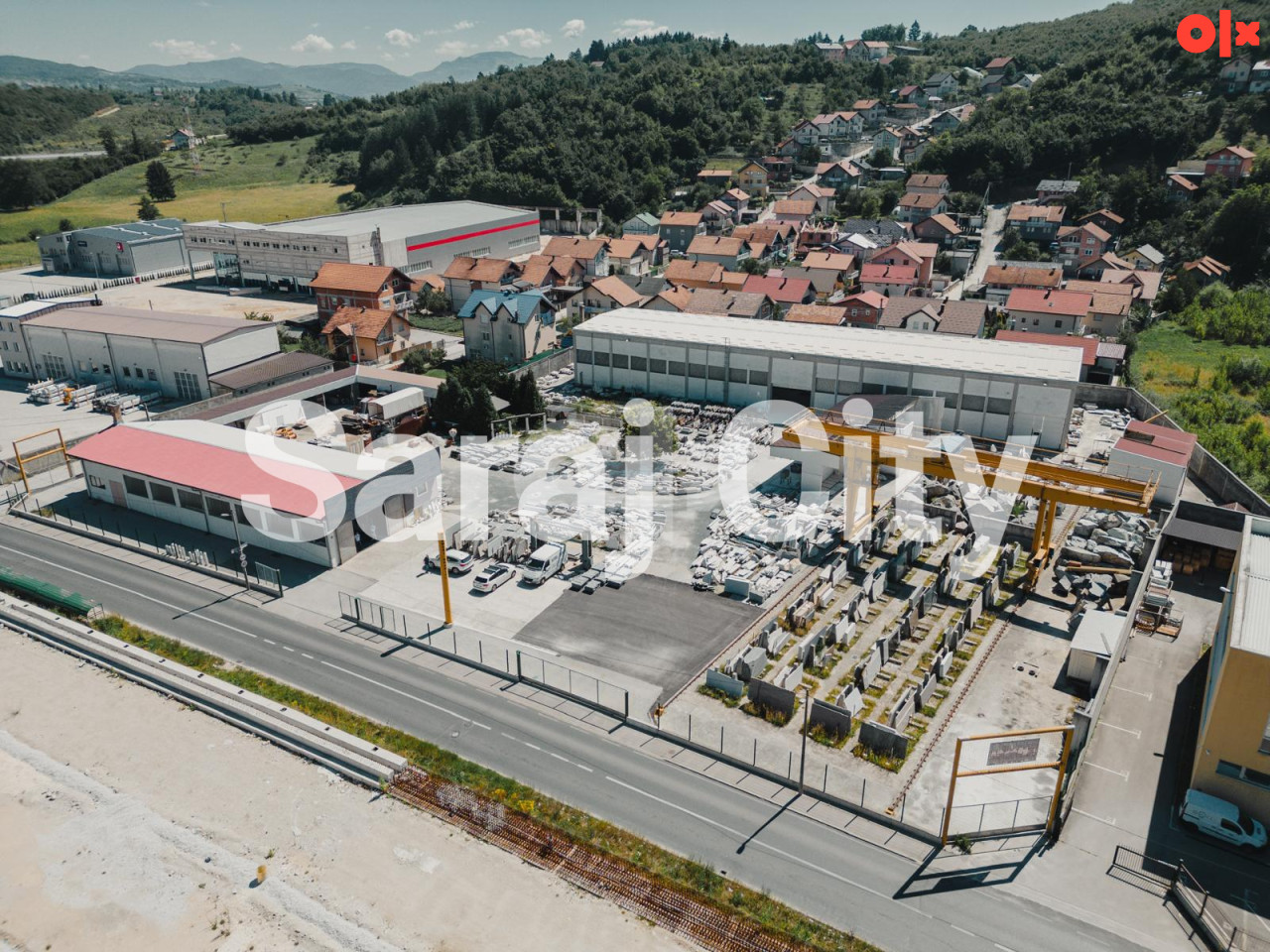 Hala 1100 m2 ,zemljište okolo 5202 m2 Vlakovo