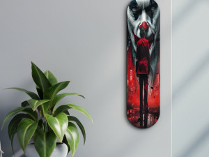 Dekorativno slikanje kaljenog stakla Joker u crvenim odijelima -