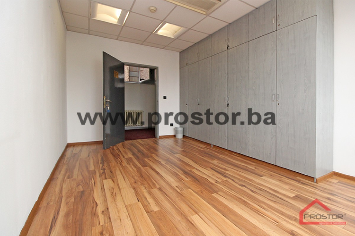 PROSTOR izdaje: Poslovni prostor, 18-37m2, Centar 2