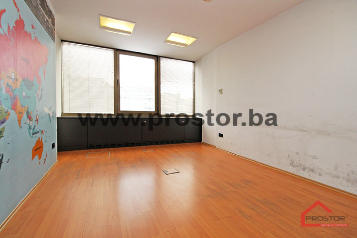 PROSTOR izdaje: Poslovni prostor, 18-37m2, Centar 6