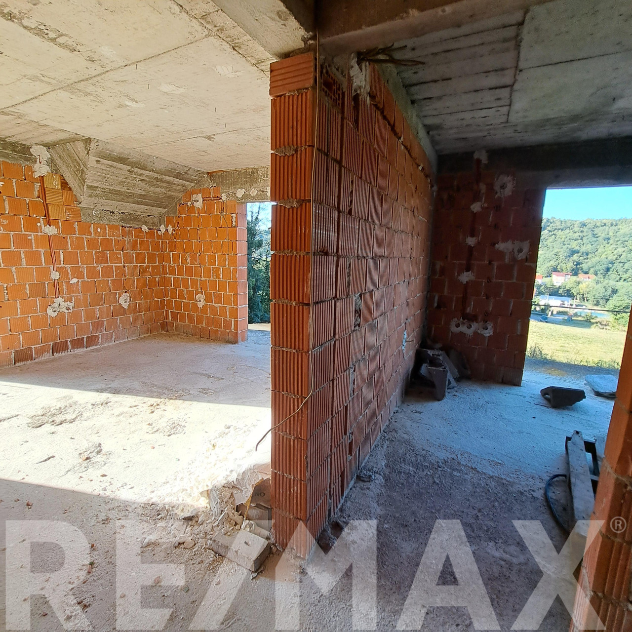 Stambeno-poslovni objekat u izgradnji, Petrićevac 15