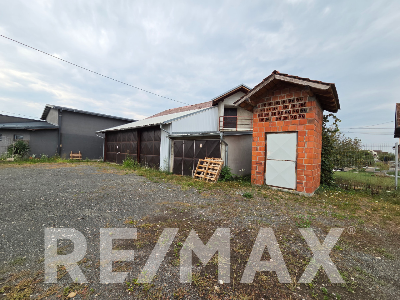 Jedinstvena investicija-kompleks 7 objekata, Gradiška,  plac 4401 12