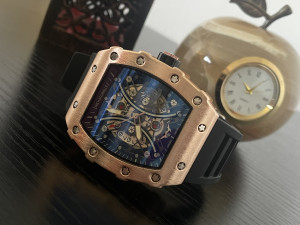 Muski sat Richard Mille gold