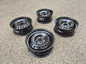 NOVE celicne felge 16 5x114.3 Dacia Duster 6.5J ET40