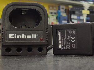 Aku punjač Einhell
