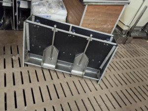 Oprema za svinje, hranilice, automati